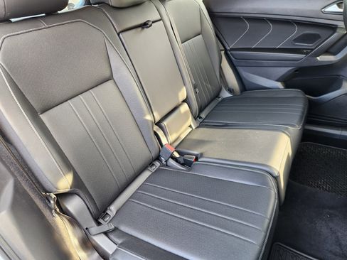 Certified 2022 Volkswagen Tiguan SE image 16