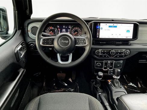 Used 2024 Jeep Wrangler Sahara image 5