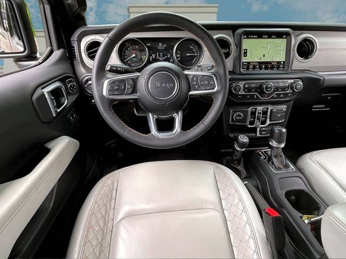 Used 2023 Jeep Wrangler Unlimited Sahara AWD/4WD image 5
