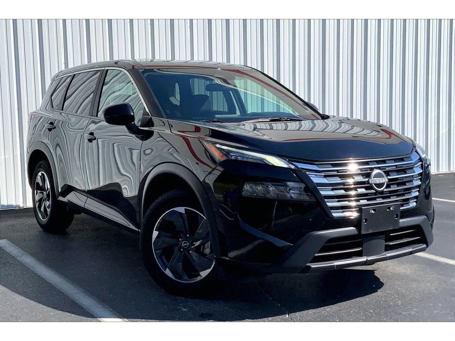 Used 2025 Nissan Rogue SV AWD/4WD image 2