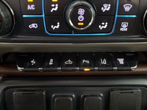 Used 2019 Chevrolet Silverado 2500 High Country w/ Duramax Plus Package image 44