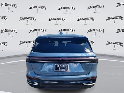 Used 2025 Lincoln Nautilus Premier image 4