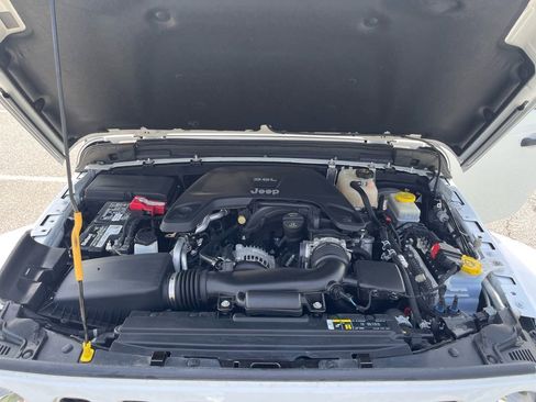 Used 2018 Jeep Wrangler Unlimited Sahara w/ Uconnect 4C Nav & Sound Group image 26