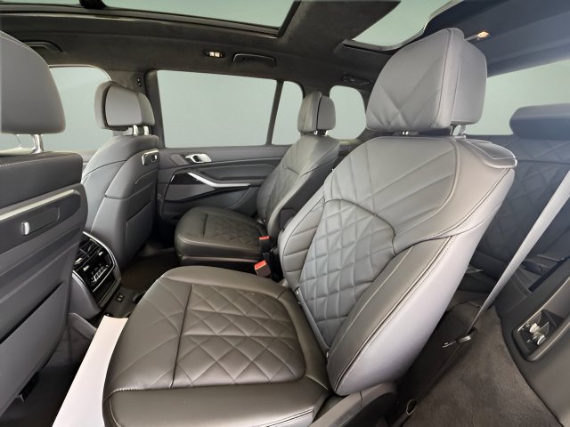 Certified 2026 BMW X7 xDrive40i w/ M Sport Package AWD/4WD image 27