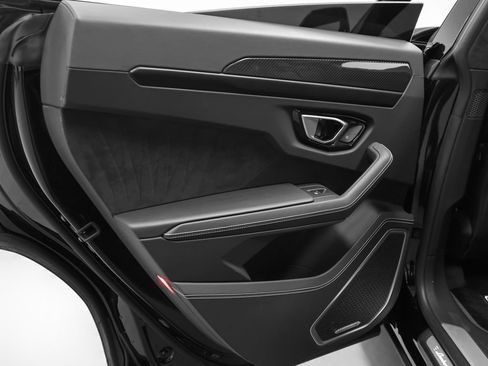 Used 2022 Lamborghini Urus image 75