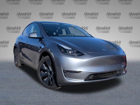 Used 2024 Tesla Model Y Long Range image 2
