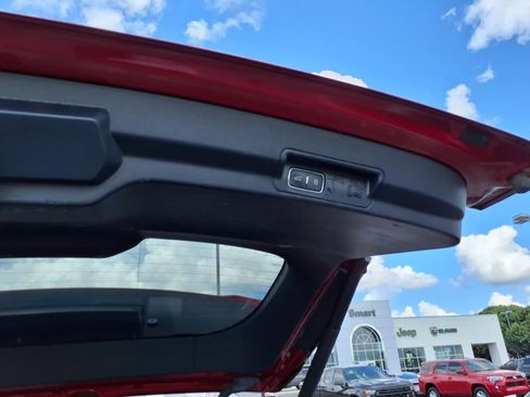 Used 2021 Ford Explorer XLT w/ Equipment Group 202A image 6