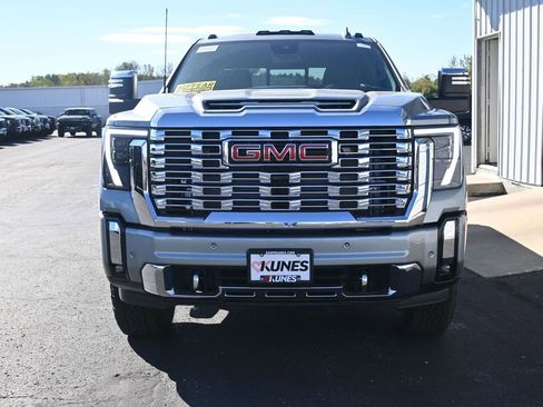 New 2026 GMC Sierra 3500 Denali w/ Denali Reserve Package image 11