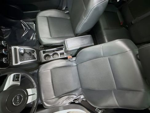 Used 2014 Jeep Compass Latitude w/ Sun/Sound Group AWD/4WD image 20