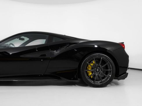 Used 2019 Ferrari 488 Pista Coupe RWD image 17
