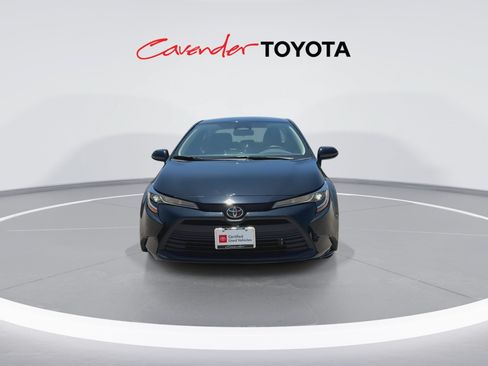 Certified 2025 Toyota Corolla LE FWD image 3