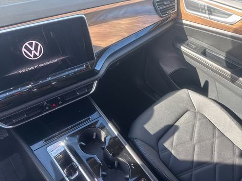 Used 2024 Volkswagen Atlas SE AWD/4WD image 15