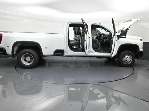 Used 2025 Chevrolet Silverado 3500 W/T AWD/4WD image 32