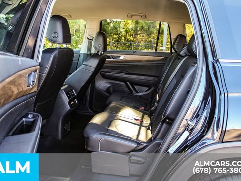 Used 2025 Volkswagen Atlas SE image 18