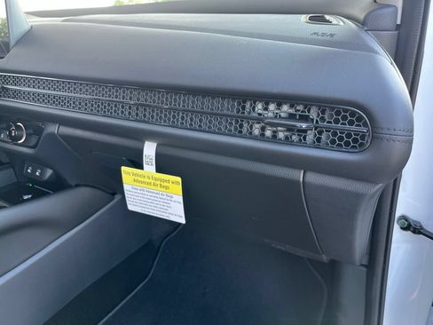 Certified 2026 Honda HR-V LX image 28