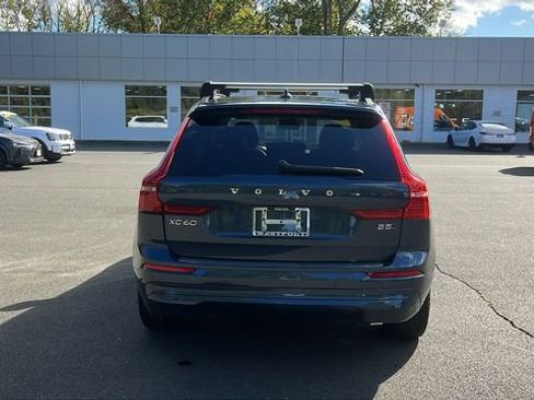 Used 2022 Volvo XC60 B5 Momentum w/ Climate Package image 5