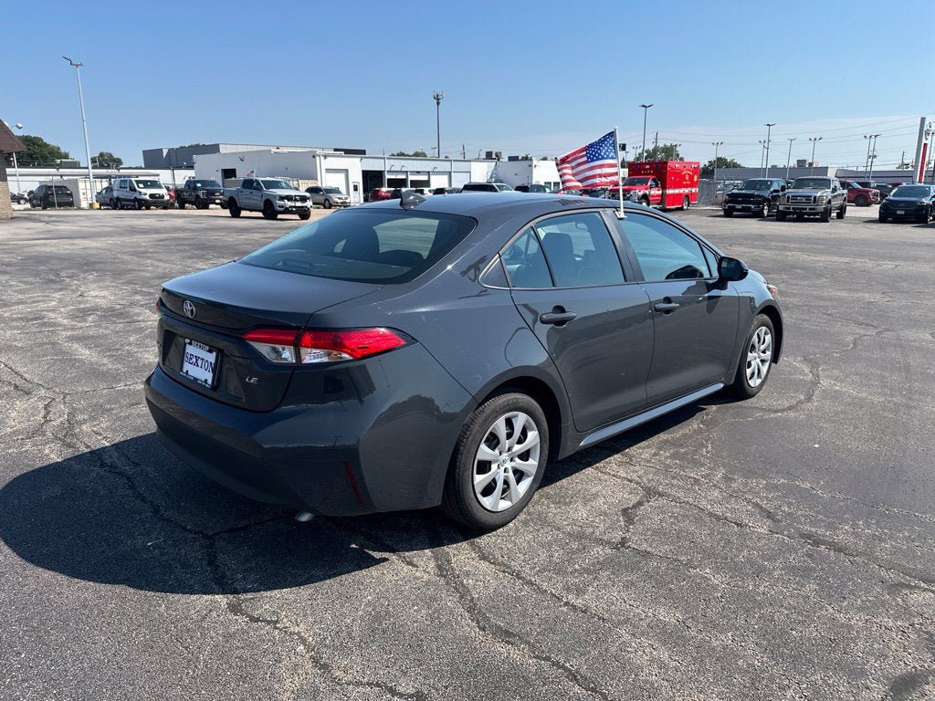 Used 2026 Toyota Corolla LE FWD image 5