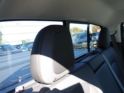 Used 2022 GMC Canyon AT4 image 32