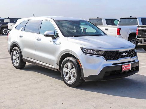 Used 2022 Kia Sorento LX FWD image 3
