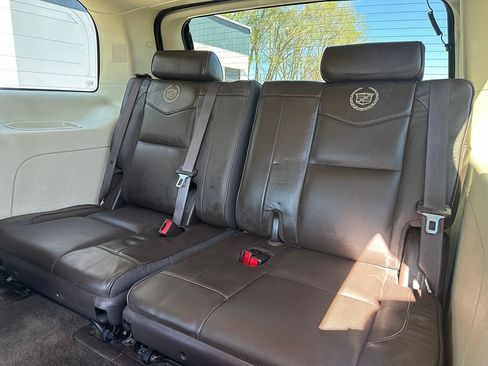 Used 2014 Cadillac Escalade Platinum AWD/4WD image 26