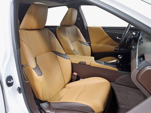 Used 2021 Lexus ES 300h w/ Accessory Package image 25