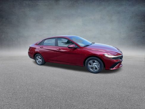 Used 2025 Hyundai Elantra SE image 27