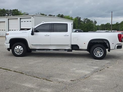Used 2025 Chevrolet Silverado 3500 High Country w/ High Country Premium Package AWD/4WD image 2