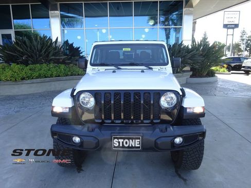 Used 2022 Jeep Gladiator Sport AWD/4WD image 2