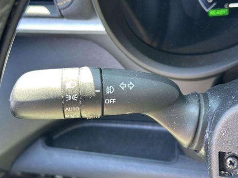 Used 2025 Toyota Sienna XLE Woodland Edition image 36