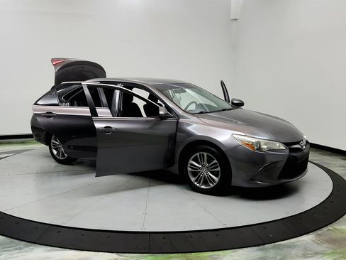 Used 2016 Toyota Camry SE image 10