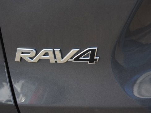 Used 2021 Toyota RAV4 XLE image 7