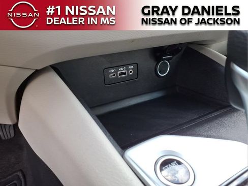Used 2025 Nissan Altima 2.5 SV FWD image 18