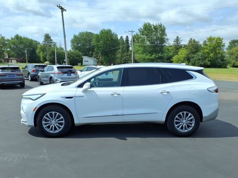Used 2023 Buick Enclave Essence AWD/4WD image 2