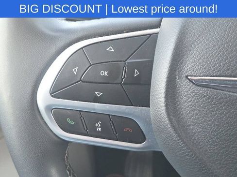 Used 2023 Chrysler Pacifica Touring-L FWD image 43