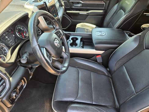 Used 2019 RAM 1500 Laramie AWD/4WD image 8