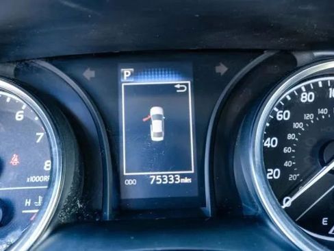 Used 2018 Toyota Camry LE FWD image 21