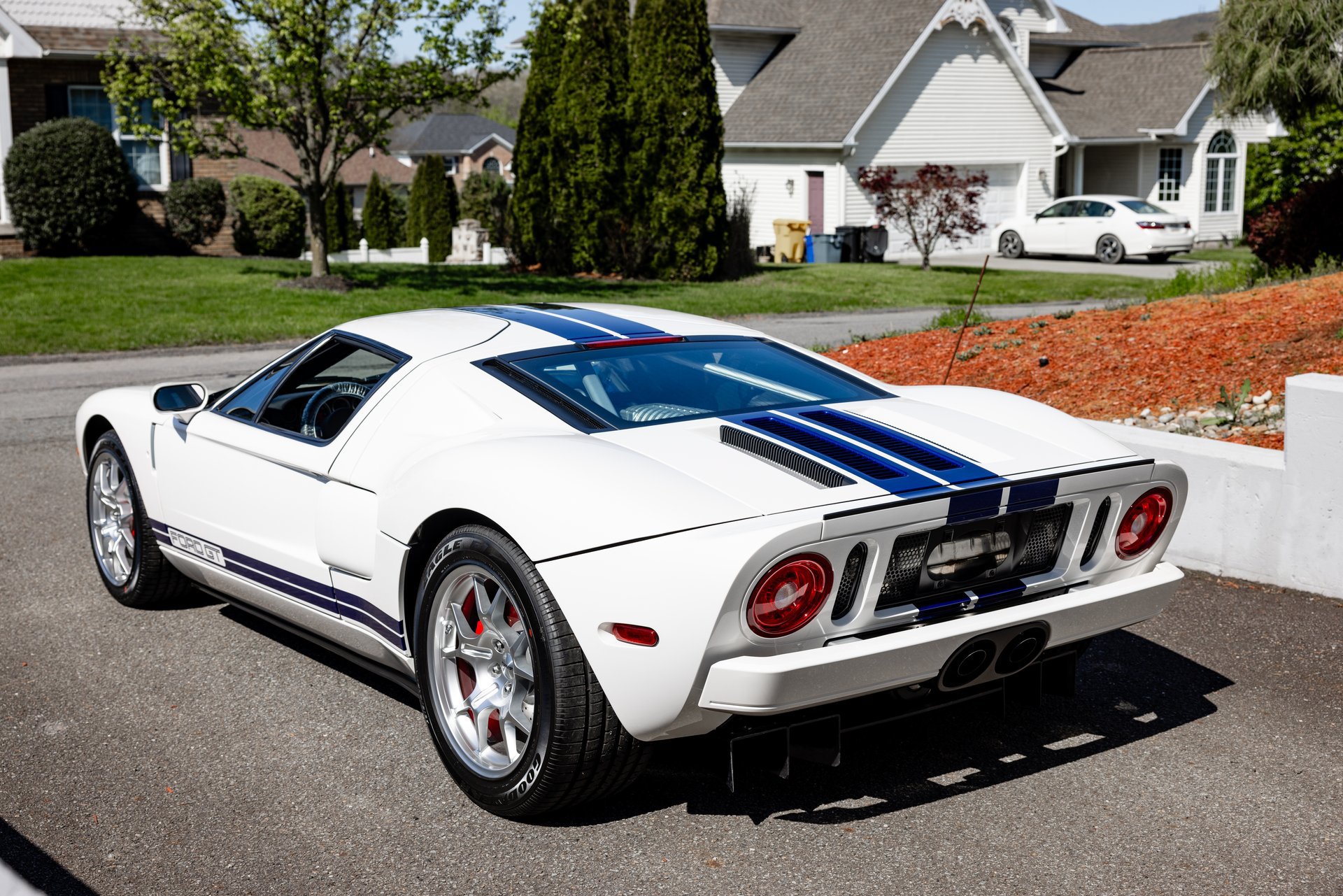 Used 2006 Ford GT RWD image 33