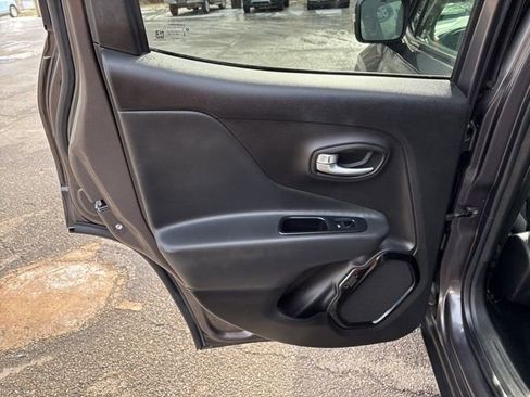 Used 2018 Jeep Renegade Altitude image 21