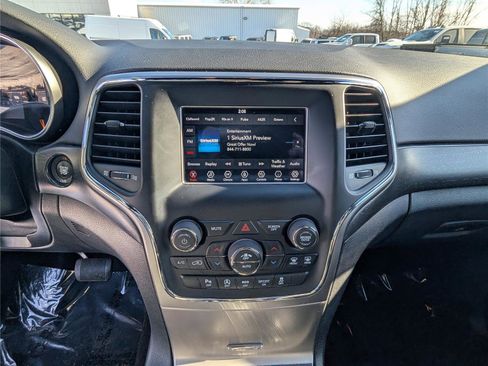 Used 2018 Jeep Grand Cherokee Laredo image 17