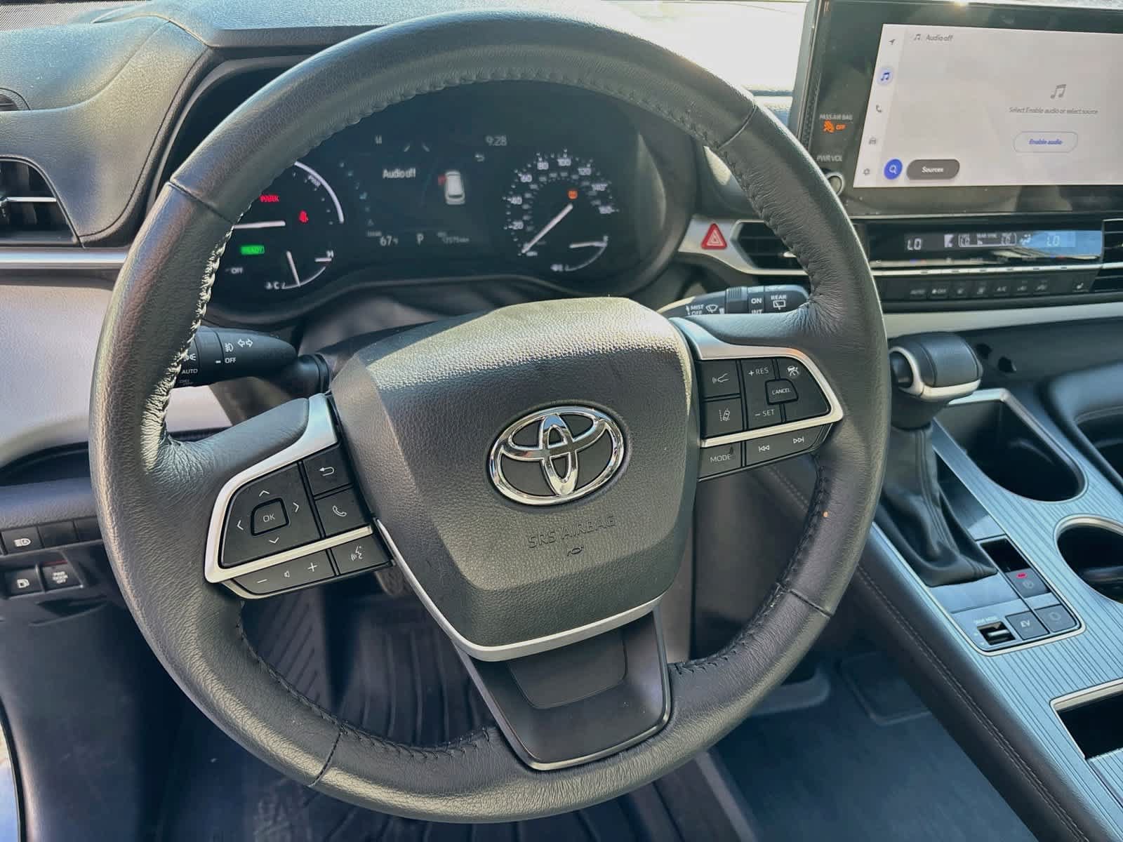 Used 2025 Toyota Sienna XLE AWD/4WD image 11