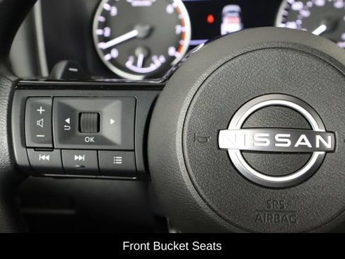 Used 2023 Nissan Rogue SV FWD image 8
