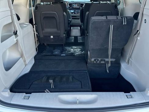 Used 2023 Chrysler Voyager LX FWD image 18