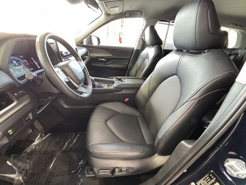 Used 2025 Toyota Grand Highlander LE image 31