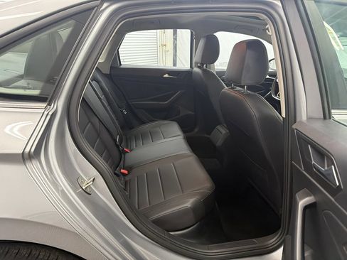 Used 2024 Volkswagen Jetta SE FWD image 16