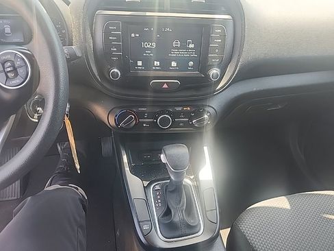 Used 2020 Kia Soul LX FWD image 23