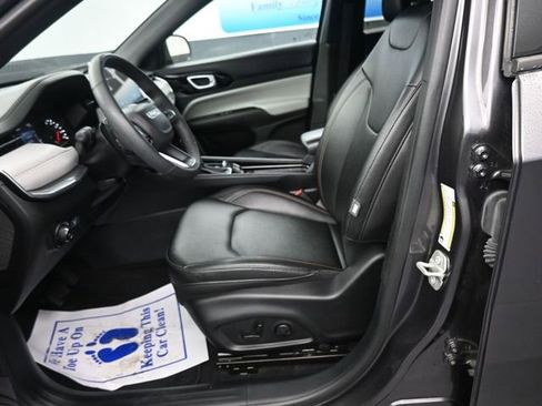 Used 2024 Jeep Compass Limited image 12