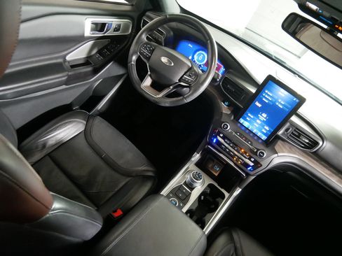 Used 2020 Ford Explorer Platinum w/ Premium Technology Package AWD/4WD image 9