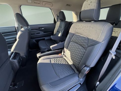 Used 2022 Nissan Pathfinder SV w/ SV Premium Package image 29