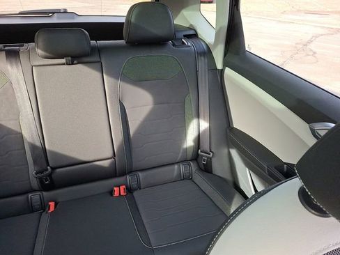 Certified 2025 Volkswagen Taos SE w/ Panoramic Sunroof Package image 19