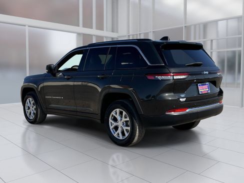 Used 2023 Jeep Grand Cherokee Limited w/ Trailer Tow Prep Group (B) RWD image 4